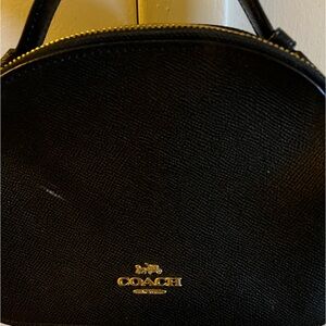 Ladies  genuine coach shoulder/ crossbody bag 💼 purchased from Coach